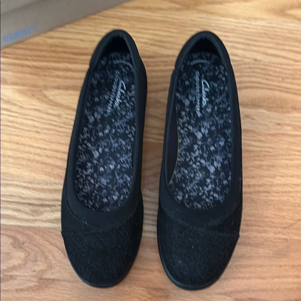 Clarks Women's Cloudsteppers Black Loafers - Picture 2 of 6